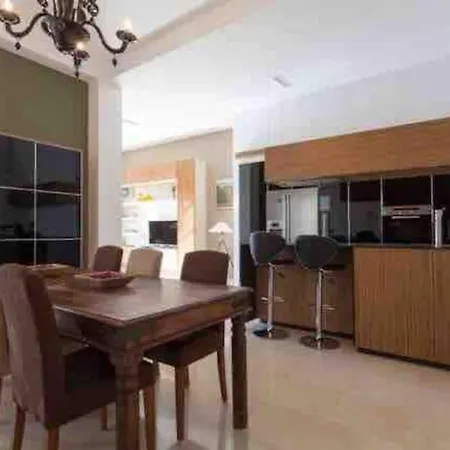 San Fernando Luxury Loft - Free Parking Apartment *
